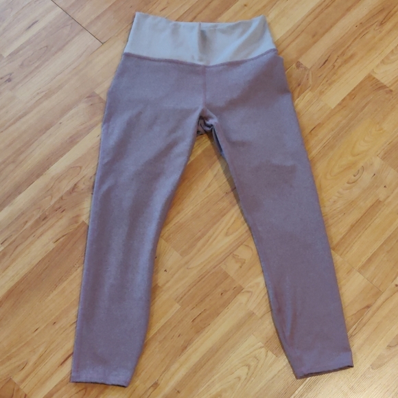 🎉Host Pick🎉 EUC Fabletics leggings - Picture 2 of 6